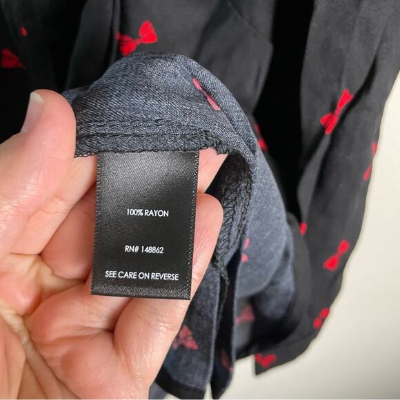 Torrid Red Bow Print Rayon Twill Tie Neck Peasant Top 3X NWT Tossed Bows - Picture 11 of 14